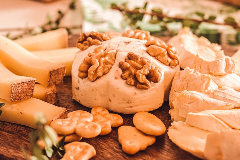 Arugula and pear salad with candied walnuts and gorgonzola